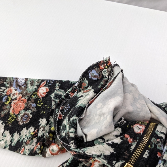 Philosophy Floral Blouse with Gold Zipper - Sz. Medium - Picture 10 of 13